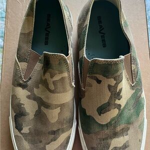 Retired SeaVees women’s size 10 Baja Slip on Platform in Camo